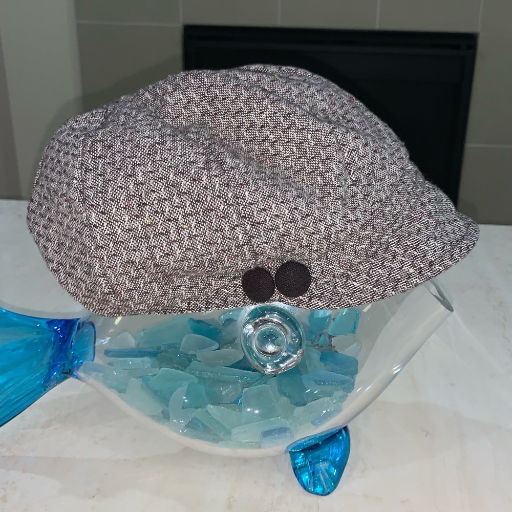 Very cute and modern grey hat